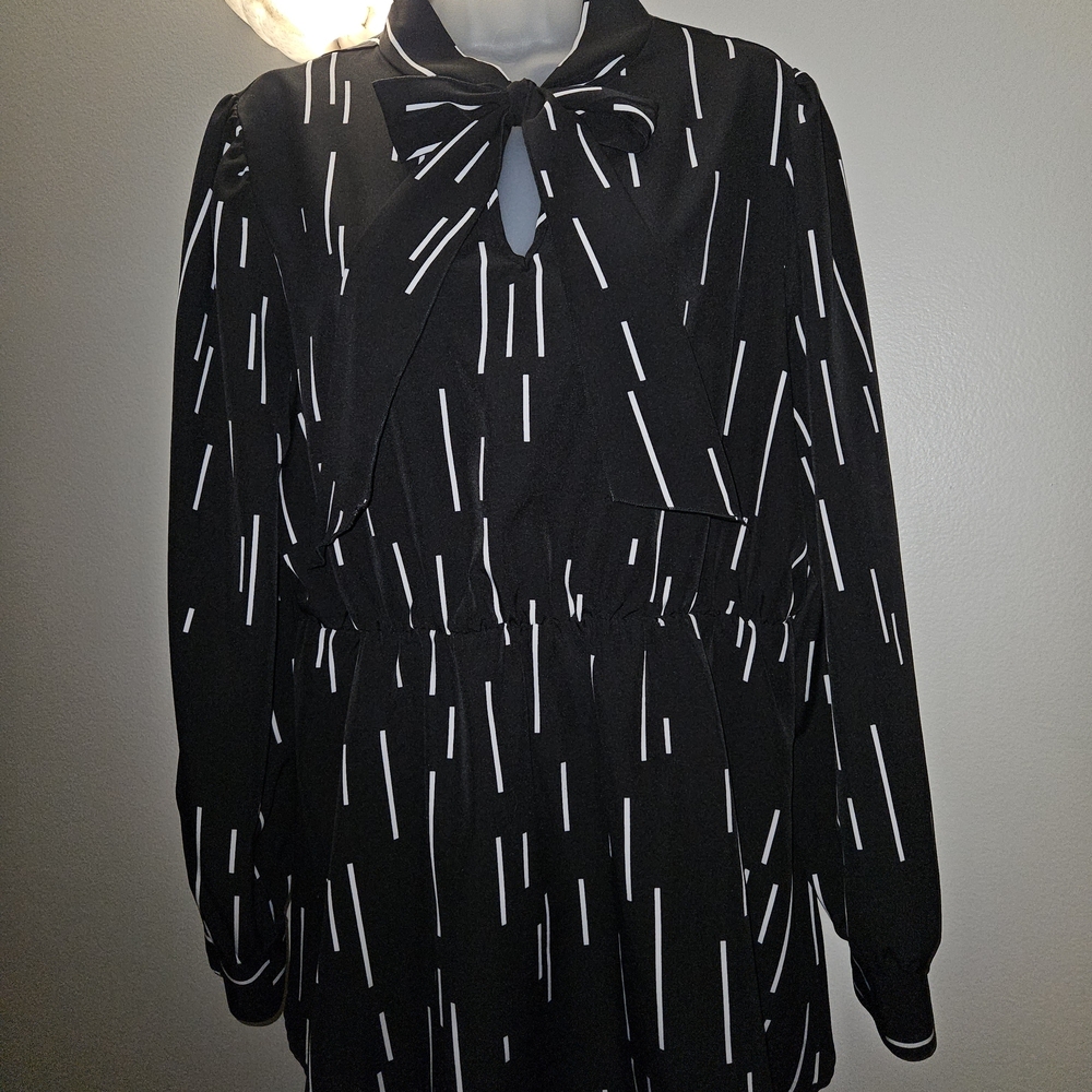 Sophesticated Black and White Women's Blouse - Picture 2 of 3